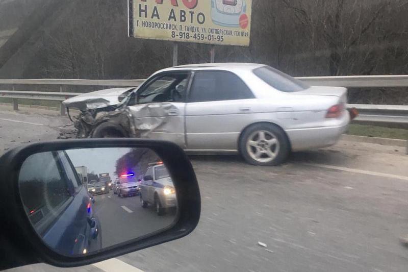 Три автомобиля столкнулись под Новороссийском