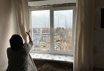 В домах по ул. Новороссийской в Краснодаре заменили поврежденные при атаке БПЛА окна