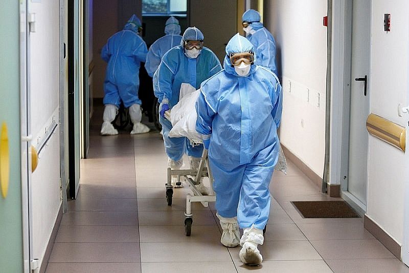 В России с начала пандемии умерли более 70 тысяч человек с COVID-19