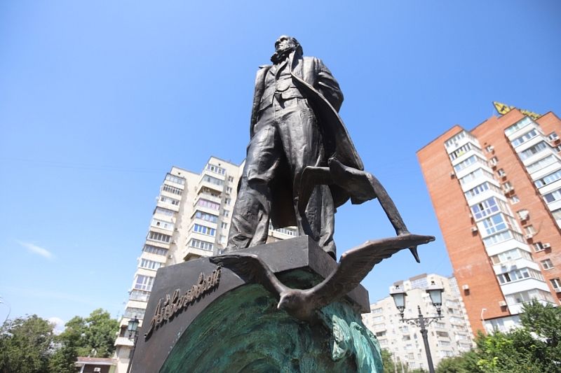 Памятник художнику Ивану Айвазовскому открыли в Краснодаре 