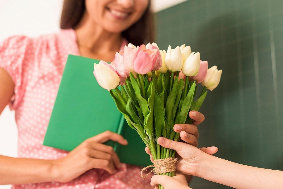 Опрос показал, сколько жители Краснодара собираются потратить на подарок учителю