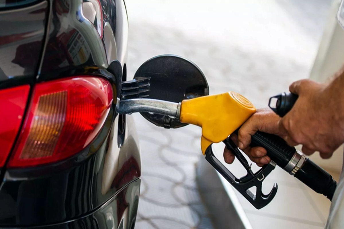 Временные ограничения на продажу бензина ввели на АЗС в Севастополе