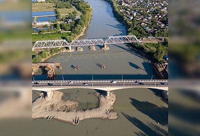 Строительство Яблоновского моста показали с высоты птичьего полета