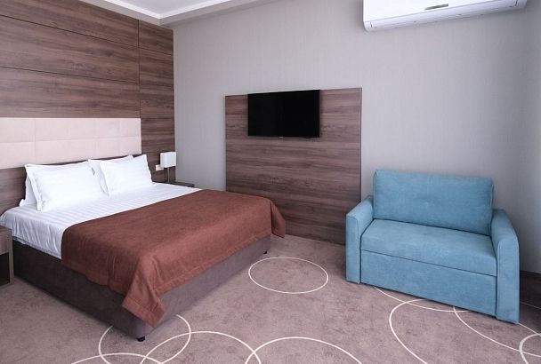 Жителей домов вблизи горящего в Туапсе НПЗ из эвакуационного пункта перевозят в гостиницу 