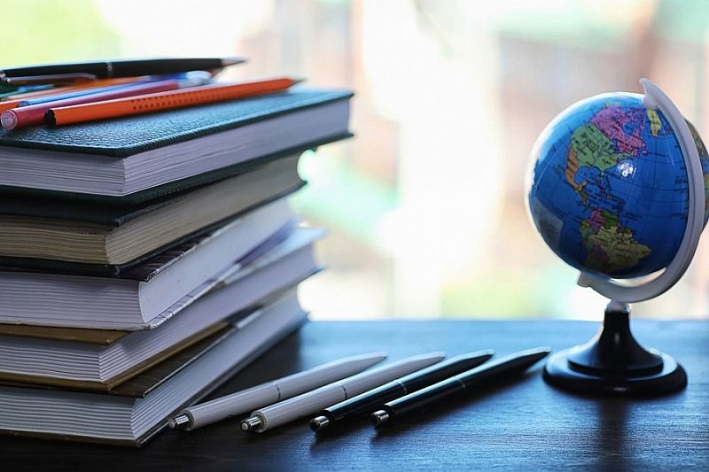 Школы Краснодарского края получат около 1,5 млн учебников к 1 сентября
