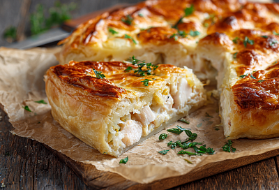 Пуховый рыбный пирог из белой рыбы: сочный, пышный и не черствеет на следующий день