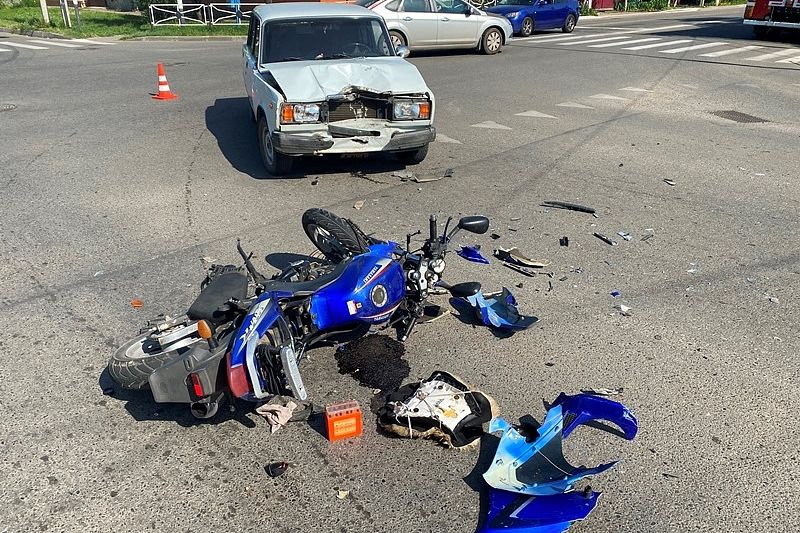 В Адыгее 85-летний водитель ВАЗа сбил мужчину на скутере