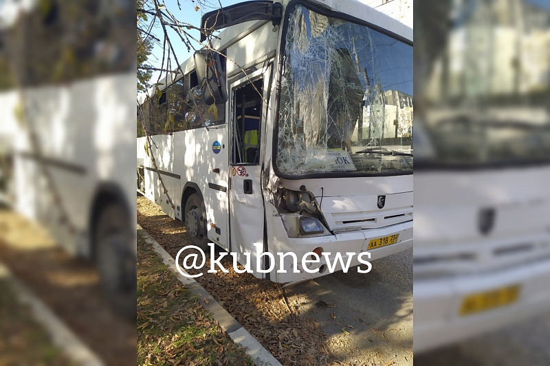 Появились кадры с места ДТП с автобусом в Краснодаре, где пострадали 8 человек
