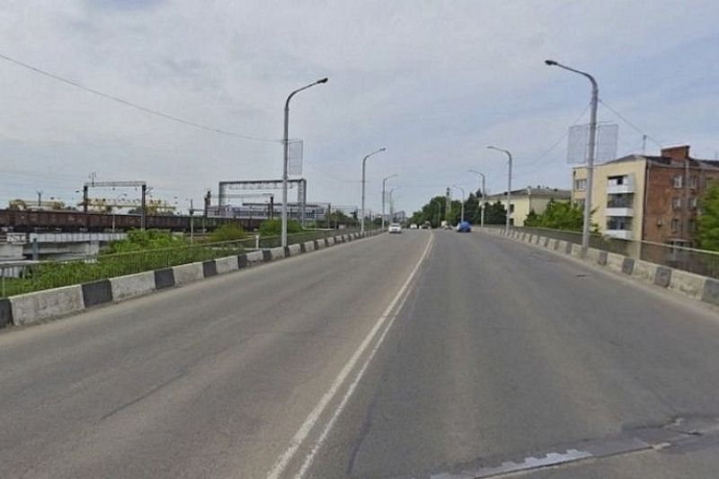 В Краснодаре в ночь на 16 июня частично перекроют движение на Суворовском мосту