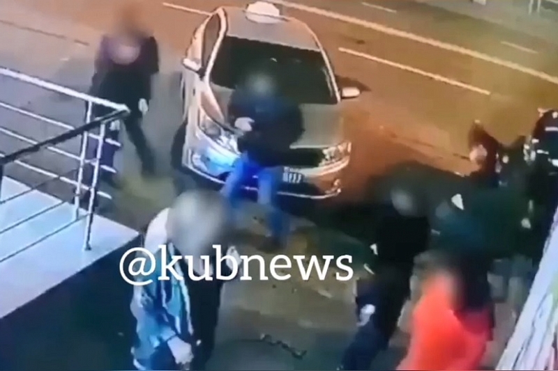 Появилось видео стрельбы в ночном клубе Краснодара, где был ранен охранник