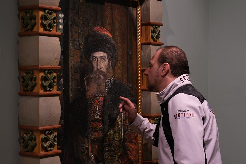 В Краснодаре открылась выставка художника Павла Рыженко «Судьба державы»