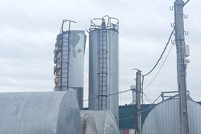 В Армавире на битумном заводе произошел хлопок газа. Погибли два человека