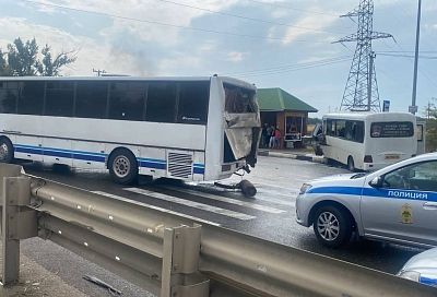 Семь человек пострадали в ДТП с маршруткой и автобусом в Краснодаре
