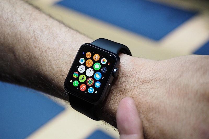 Ремешок смарт-часов от Apple будет узнавать владельца и подстраиваться под его руку