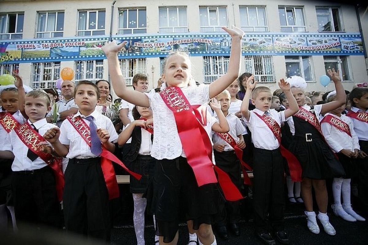 В Госдуме предложили перенести начало учебного года на октябрь