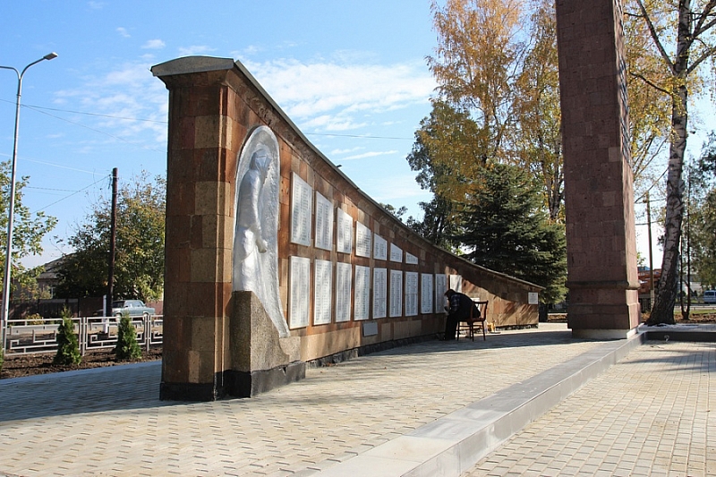 В Тимашевском районе в рамках нацпроекта обустроили сквер с мемориалом воинской славы