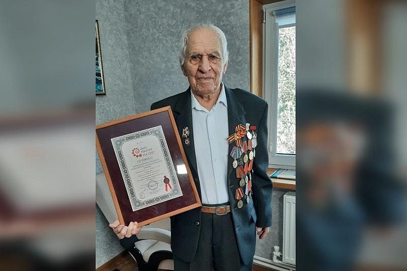 100-летний житель Геленджика попал в Книгу рекордов России как самый возрастной водитель