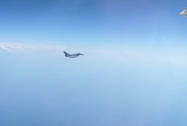 Минобороны показало кадры сопровождения Су-27 британских военных самолетов над Черным морем