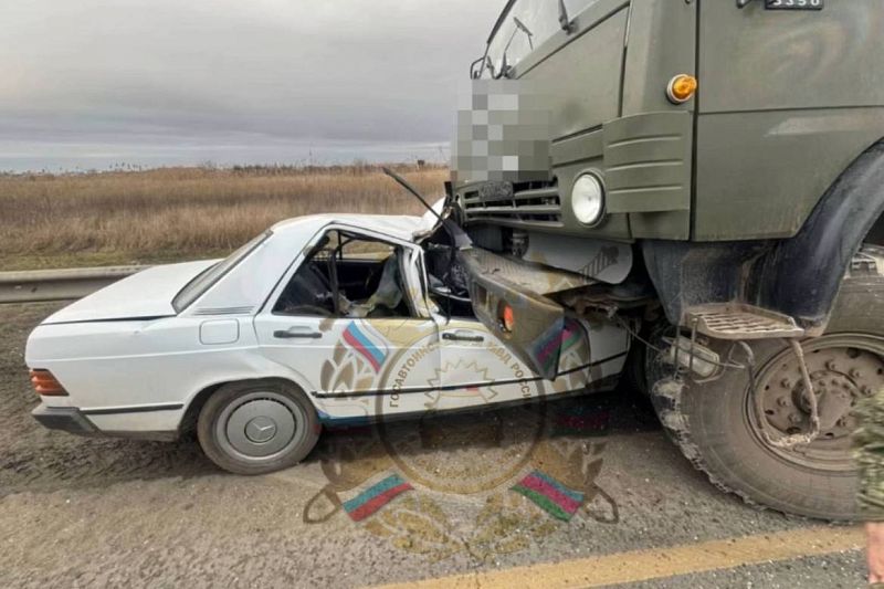 Водитель Mercedes погиб в лобовом ДТП с КамАЗом на Кубани