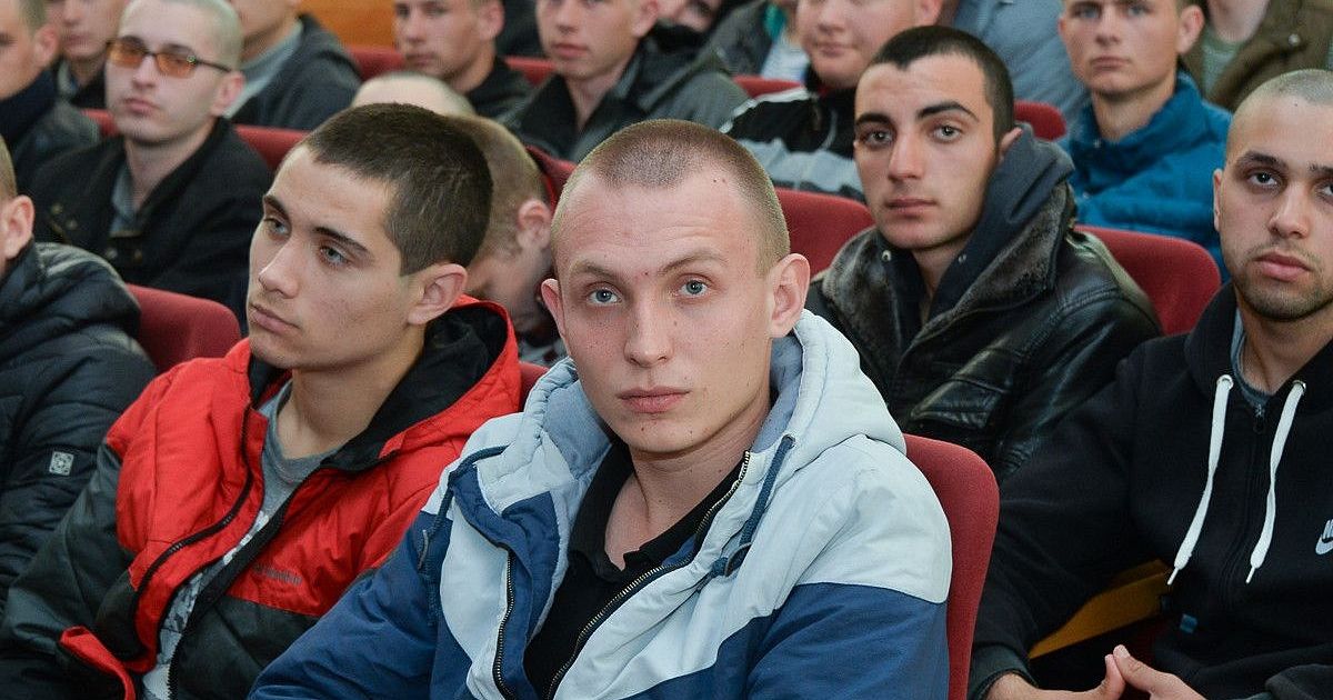 Призывники батайск. Железнодорожный распределительный пункт призывников. Распределительный пункт в Железнодорожном. Распределительный центр в Железнодорожном призывников. Батайск распределительный пункт призывников.