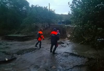 В Краснодарском крае из-за непогоды подтопило 1,3 тыс. домов, 100 тыс. человек остались без света