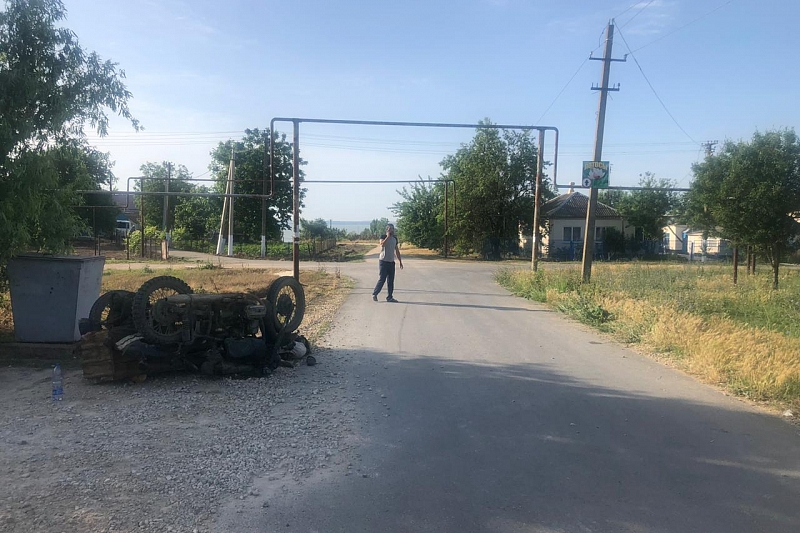 В Краснодарском крае опрокинулся лишенный прав водитель мотоцикла. Он госпитализирован