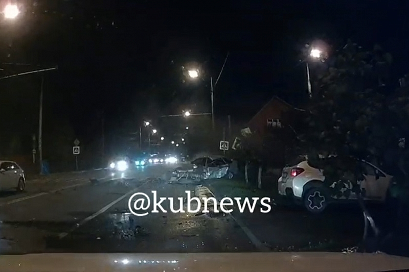 Момент жесткого ДТП в Краснодаре попал на камеру видеорегистратора. Пострадали три человека