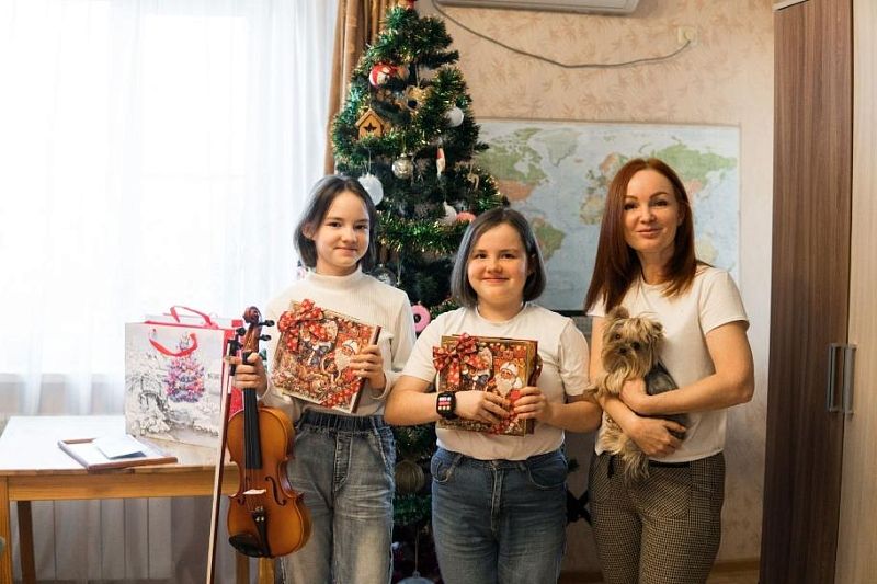 Депутат ЗСК Борис Юнанов исполнил новогодние желания двух сестер из Краснодара