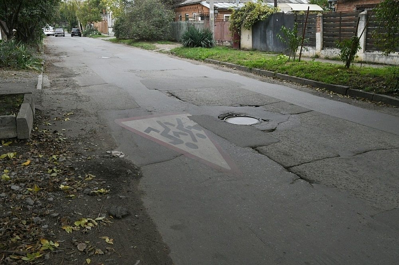 В Краснодаре на улице Казачьей в 2020 году построят канализацию и отремонтируют дорогу