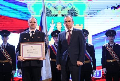Губернатор Кубани Вениамин Кондратьев наградил сотрудников органов внутренних дел