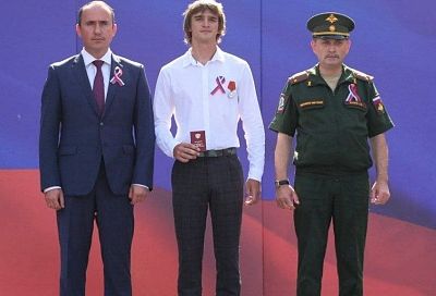 Жителю Геленджика вручили медаль Жукова за эвакуацию боевых товарищей во время спецоперации