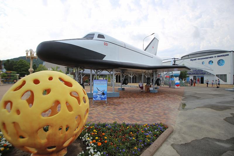 В Геленджике установили единственный в мире натуральный макет легкого космического самолета