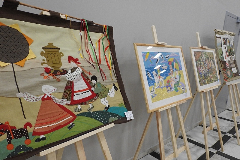 В Краснодаре проходит выставка детских рисунков