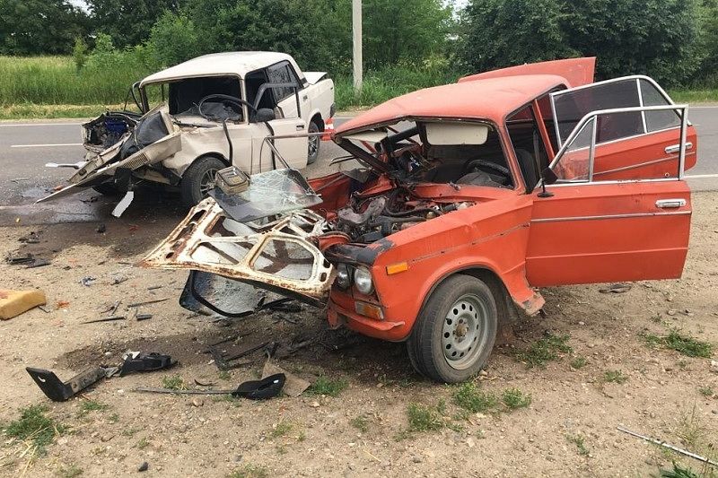 В Адыгее при столкновении двух ВАЗов погиб 19-летний житель Кубани, еще 4 человека пострадали