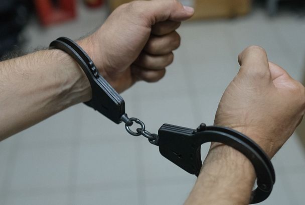 Показавший гениталии девочке в подъезде дома в Анапе тренер из Екатеринбурга заключен под стражу