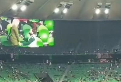 Во время матча «Краснодар» - «Анжи» болельщик сделал предложение своей девушке на стадионе