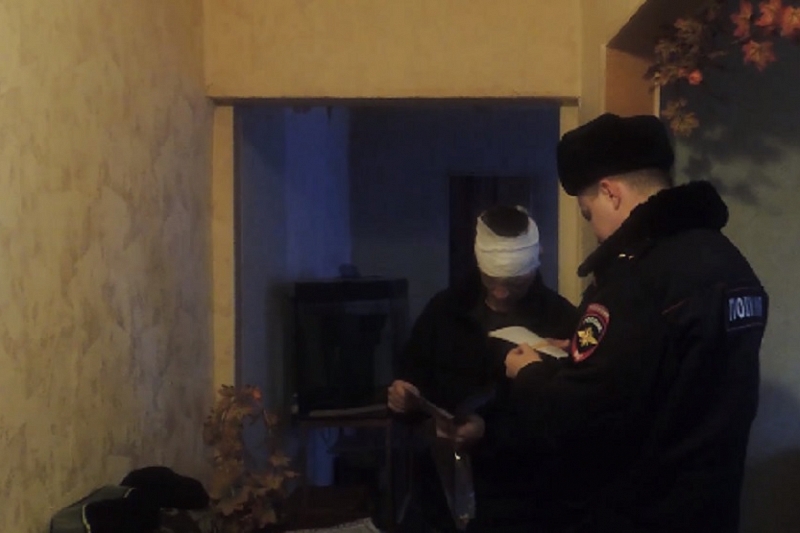 В Краснодарском крае двое налетчиков устроили разбойное нападение на мужчину в его доме