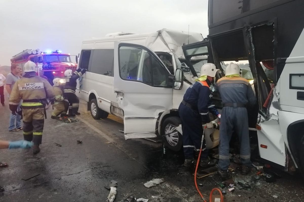 В Анапе столкнулись два автобуса. Пострадали от шести до девяти человек