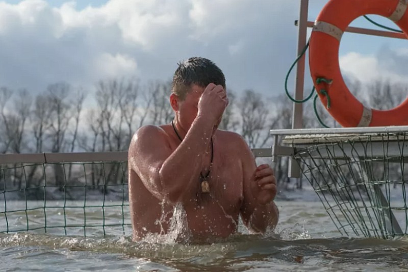 В Минздраве РФ рассказали, как подготовиться к крещенским купаниям 