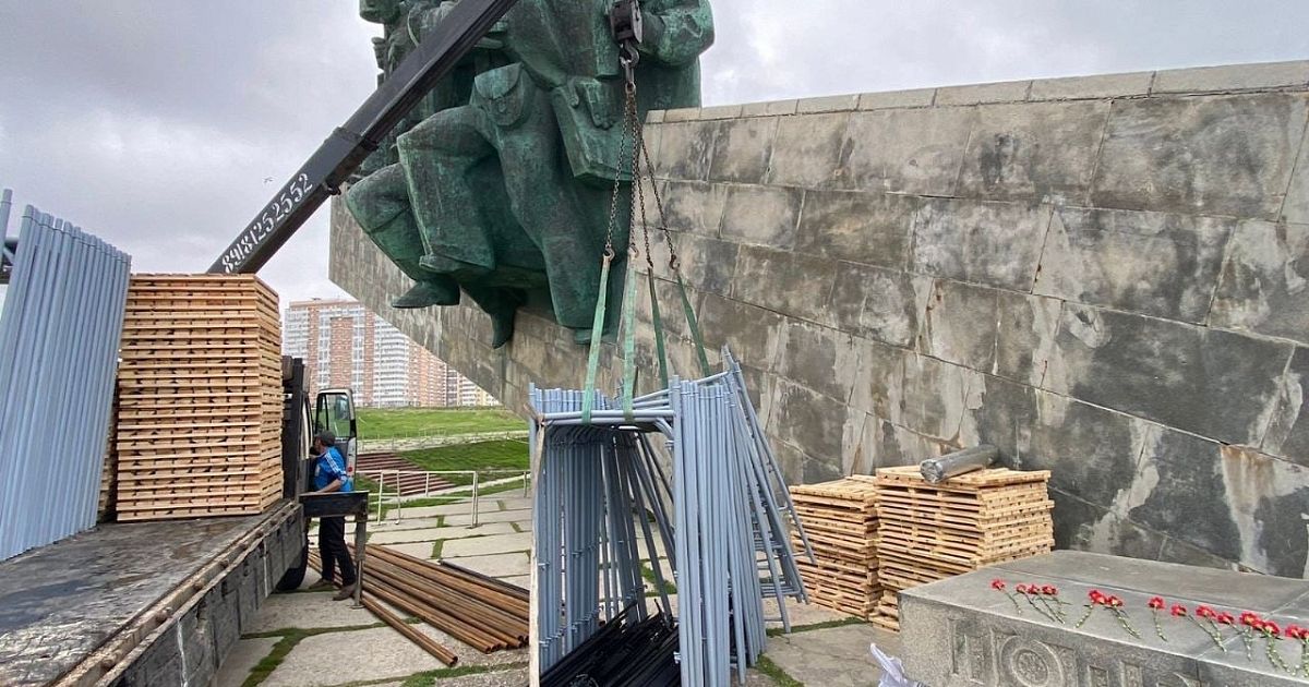 Памятник малая земля в новороссийске фото Противоаварийные работы начались на мемориале "Малая земля" в Новороссийске. 23 