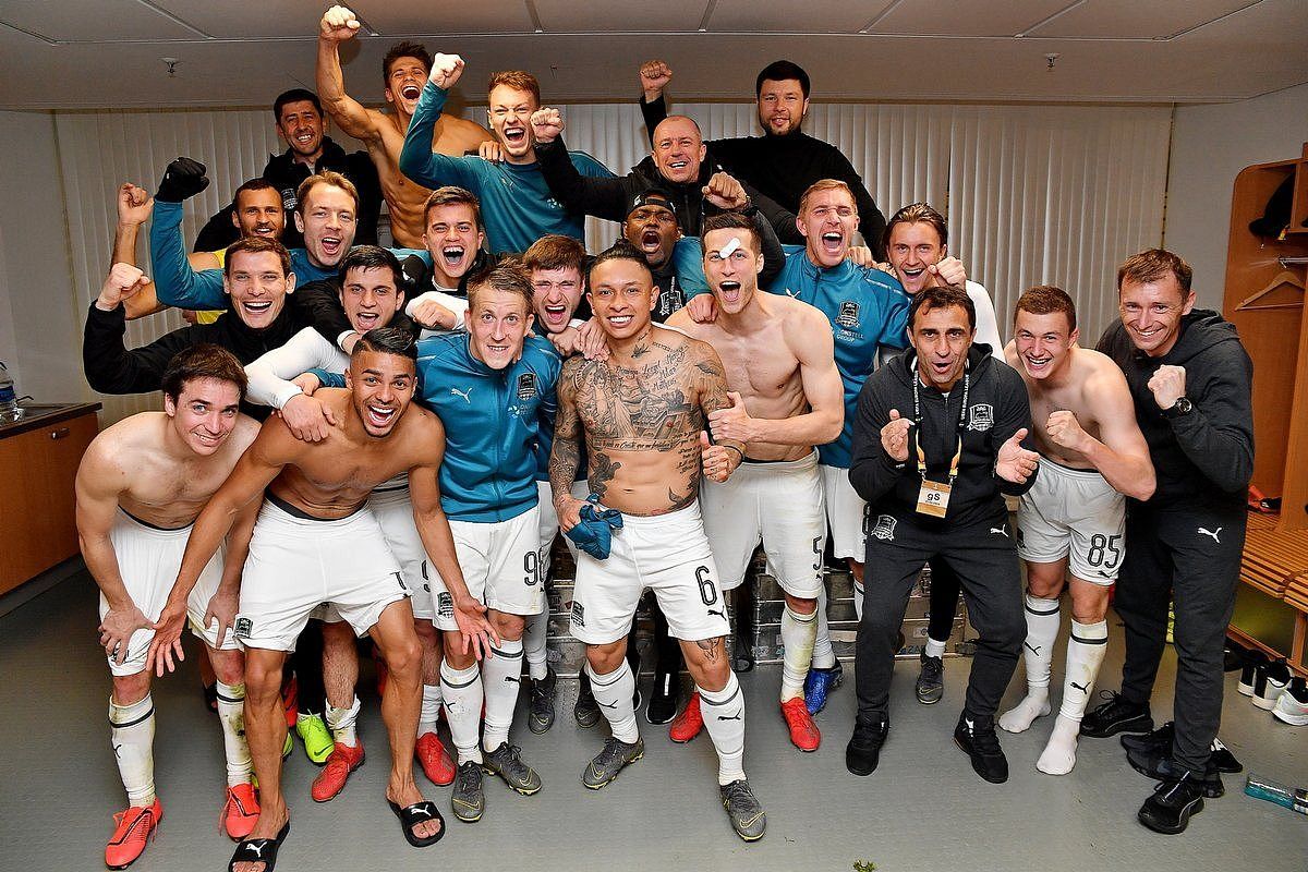 «Краснодар» опубликовал фото из раздевалки после выхода в 1/8 финала Лиги Европы