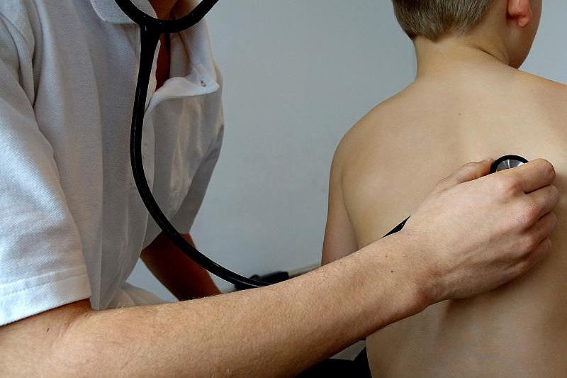 Детский кашель: опасен ли он и когда его надо лечить