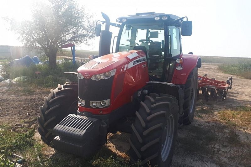 В Краснодарском крае приставы арестовали трактор в счет 6-миллионного долга 