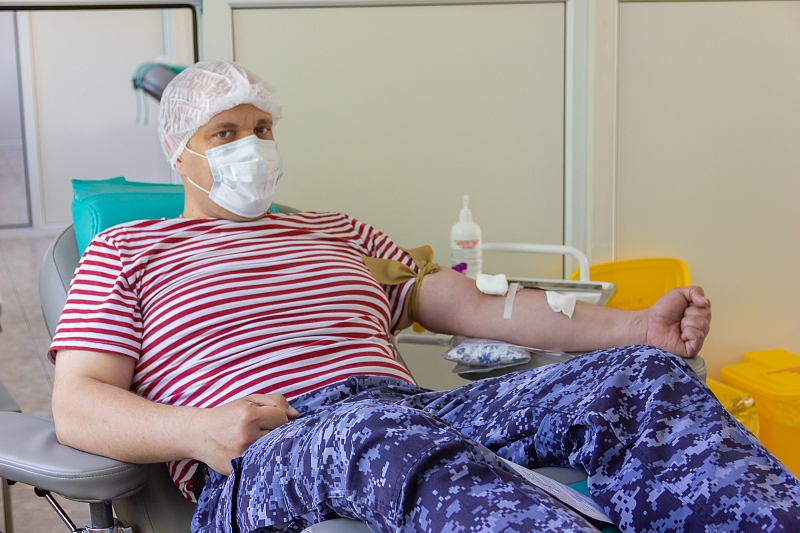 В Краснодаре сотрудники Росгвардии сдали кровь для нужд больниц