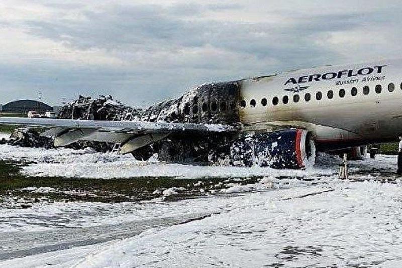 Названы возможные ошибки пилотов самолета Superjet, сгоревшего в Шереметьево 