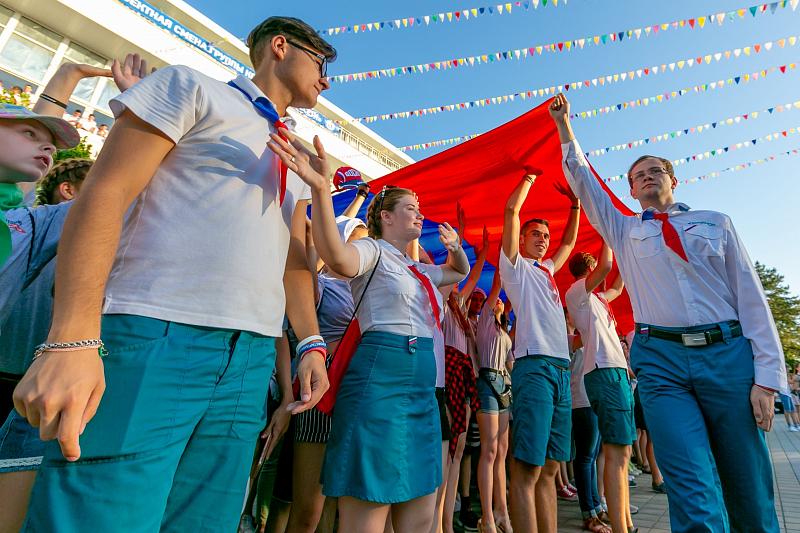 В «Орлёнке» дети из всех регионов России отметят День государственного флага 