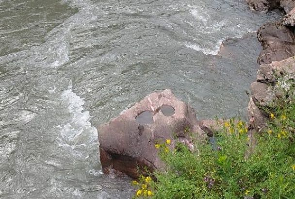 Прыгнувшего в горную реку в Адыгее краснодарца до сих пор не нашли