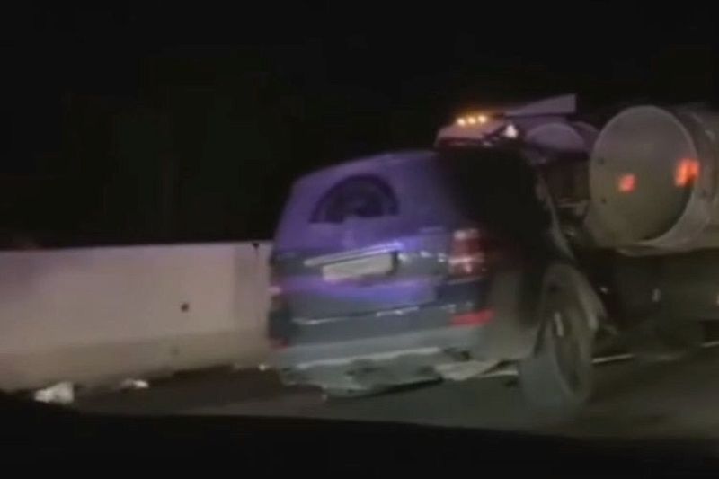 «Пункт назначения»: оторвавшийся прицеп с трубами убил пассажирку Mercedes в Сочи
