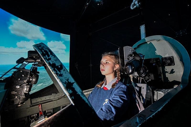 Девушки-курсанты авиационного училища в Краснодаре могут стать пилотами боевых самолетов