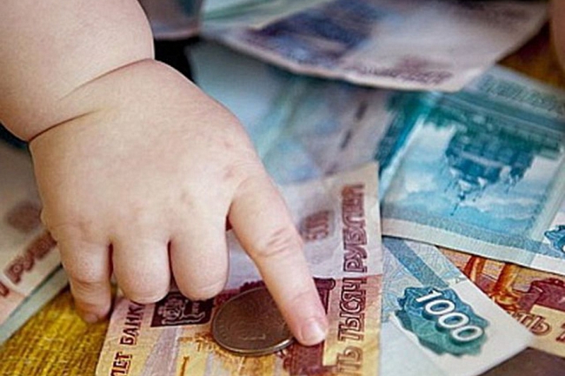 Семьи с детьми получат по пять тысяч рублей на каждого ребенка в апреле, мае и июне